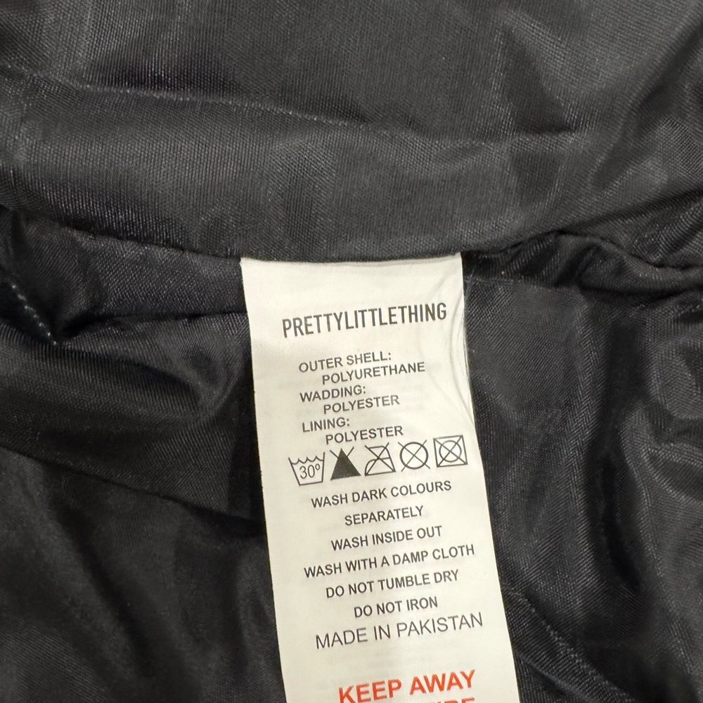PrettyLittleThing Olive Puffer Vest - Picture 4 of 6